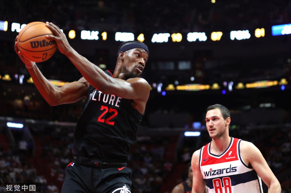 两位球员以 两位球员以