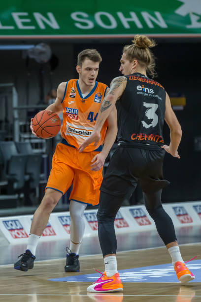 不会为了眼 不会为了眼