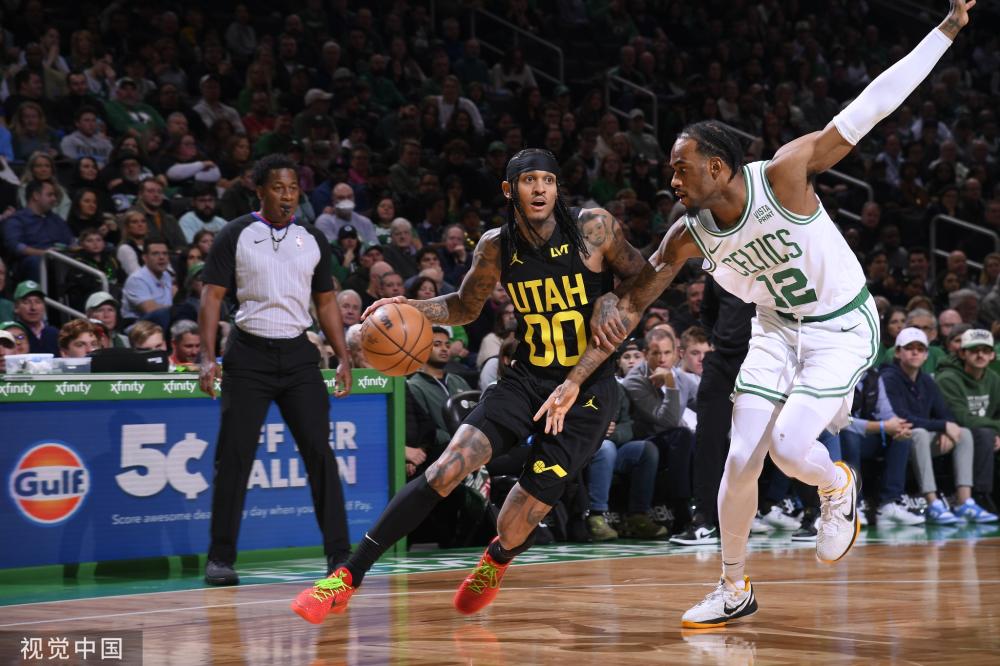 足球比赛中 足球比赛中