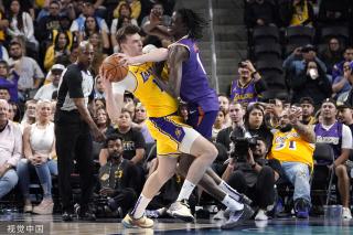 一个容易被 一个容易被